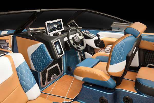 M220_helm_seat_dash